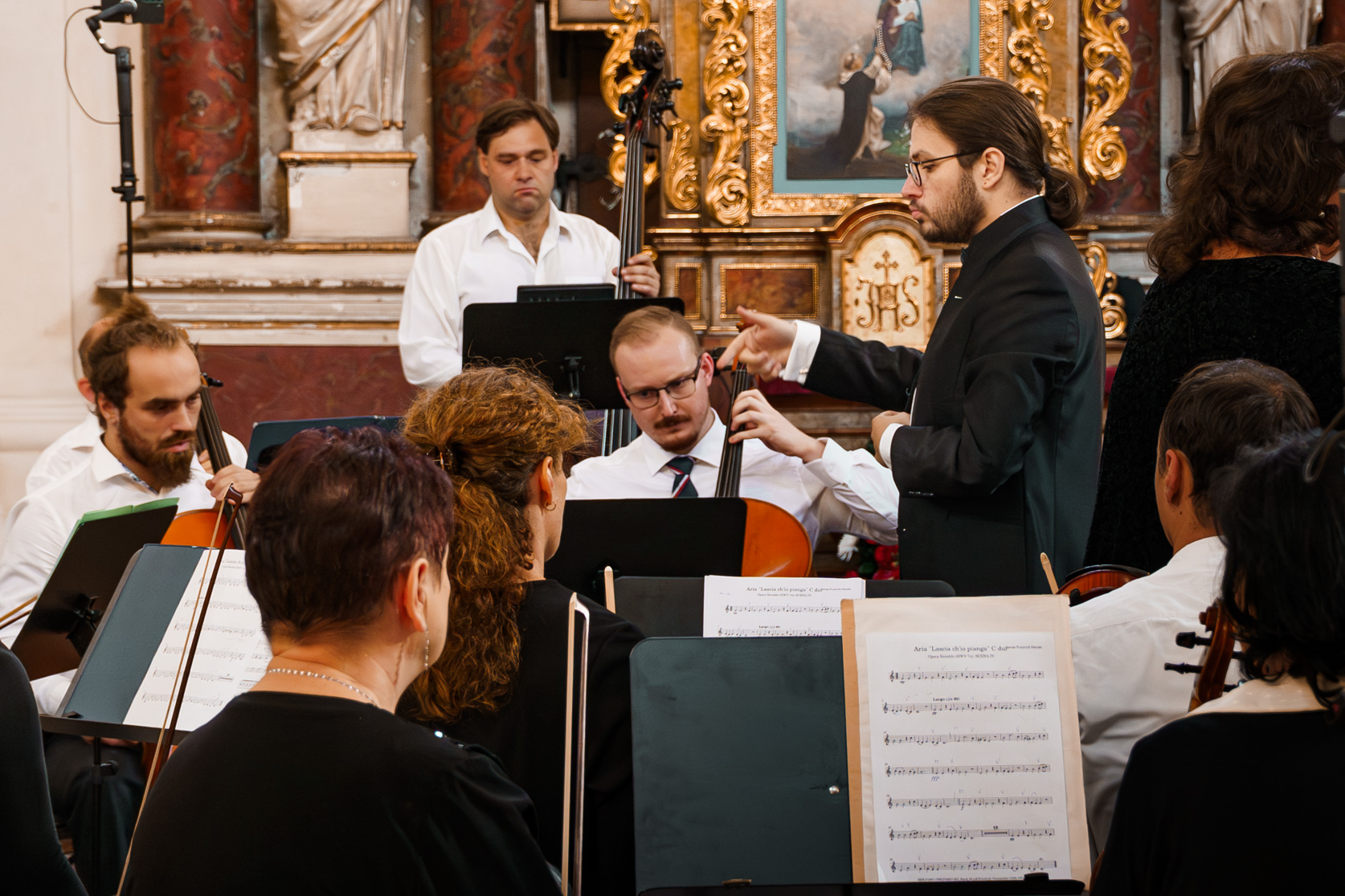 Dirigent a vedoucí Michael&nbsp;Housa